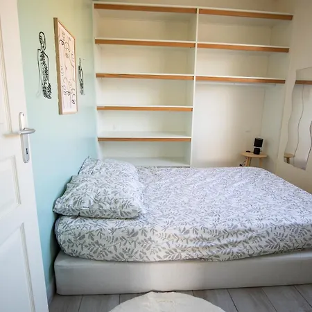 A Trois Minutes De La Gare *